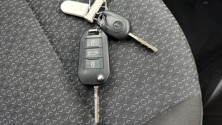 Vauxhall Crossland 1.2 Design 5dr Petrol Hatchback